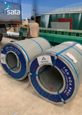 Tôn Hòa Phát được sản xuất từ thép mạ kẽm chất lượng cao, giúp tăng cường khả năng chống ăn mòn và chịu lực