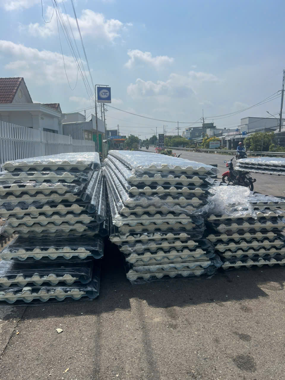 Tôn Sóng Ngói Cách Nhiệt Tôn Sóng Ngói Cách Nhiệt