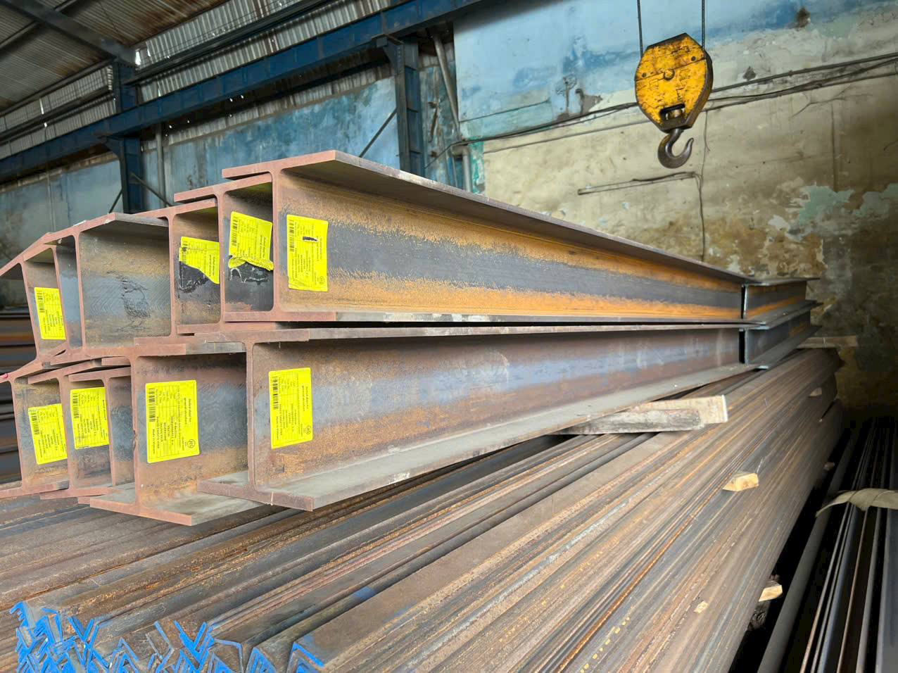 Các Yếu Tố Ảnh Hưởng Đến Giá Thép Hình I400
