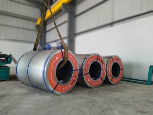 Tôn Đông Á tại Quận 3 không chỉ nổi bật với chất lượng vượt trội mà còn cung cấp những giải pháp tối ưu giúp giữ mát ngôi nhà trong những ngày nóng bức.