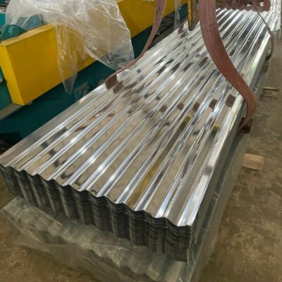 được sử dụng rộng rãi trong nhiều lĩnh vực nhờ vào đặc tính nhẹ, bền, chống ăn mòn và khả năng cách nhiệt tốt.