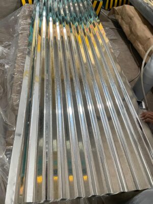 Tôn nhôm cán sóng được sử dụng trong quá trình xây dựng cho mái nhà, vách ngăn được cán 9 sóng vuông, 5 sóng vuông, vòm 9 sóng hoặc vòm 5 sóng