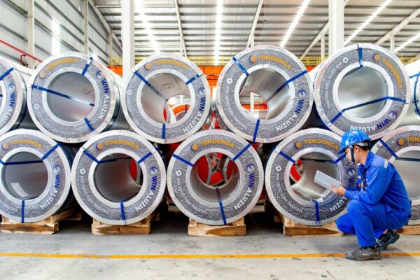 Việc chọn mua tôn Đông Á 0.50mm cần được thực hiện cẩn thận để đảm bảo chất lượng và tuổi thọ của công trình.