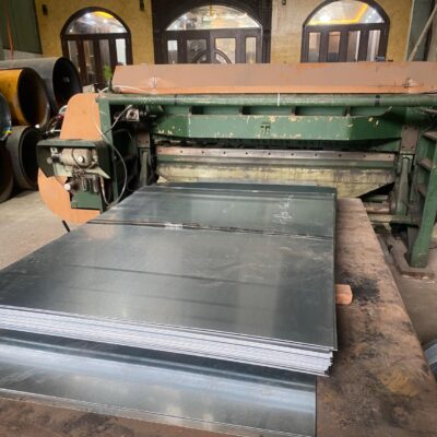 Thép tấm mạ kẽm Hoa Sen có khả năng chống gỉ sét tốt, nhưng vẫn cần bảo quản đúng cách để duy trì độ bền.
