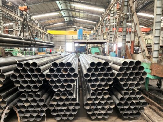 Thép ống đen có thể hoạt động tốt trong điều kiện nhiệt độ cao mà không bị biến dạng hoặc giảm chất lượng cơ học.