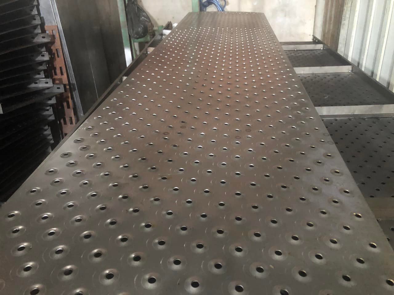 Giới Thiệu Chung Về tấm inox chống trượt 