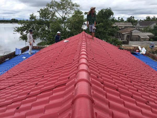 Tôn nhựa giả ngói đang là sản phẩm được ưa chượng hàng đầu bởi mang nhiều tính năng ưu việt