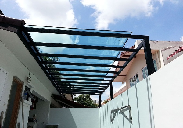 Tấm nhựa trong suốt lợp mái polycarbonate