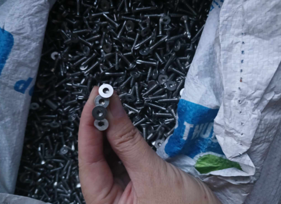 Vít Inox