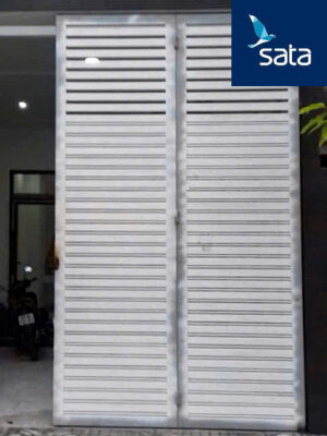 Cửa sắt là một trong những vật liệu phổ biến trong xây dựng nhờ vào độ bền và tính an toàn cao