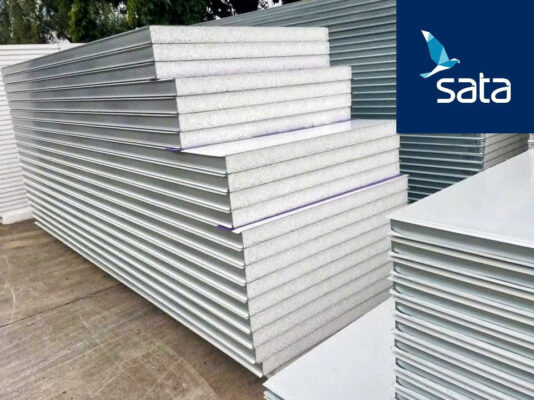 Vách panel ngoài trời đang là giải pháp xây dựng hiện đại nhờ ưu điểm nhẹ, cách nhiệt, thi công nhanh và thẩm mỹ cao