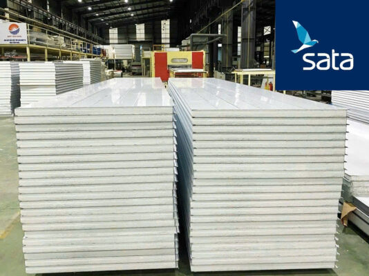Nhân công thi công vách panel là đội ngũ chuyên nghiệp thực hiện lắp đặt các loại vách panel (EPS, PU, Rockwool, bông thủy tinh) cho nhà xưởng