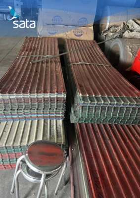 Sử dụng tôn cũ để lợp mái nhà tạm là giải pháp được nhiều người lựa chọn nhờ chi phí thấp và dễ thi công