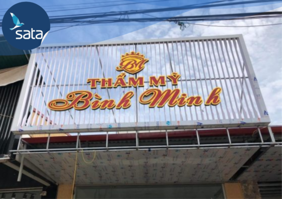 Bảng hiệu tôn sóng có độ bền cao, cần vệ sinh và bảo dưỡng định kỳ để giữ màu sắc luôn như mới.
