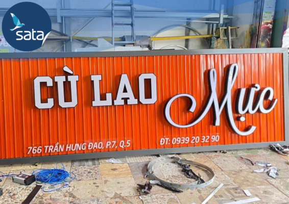 Lựa chọn lý tưởng cho các công trình quảng cáo ngoài trời và trong nhà nhờ độ bền, tính thẩm mỹ và chi phí hợp lý.