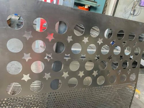 inox đục lỗ