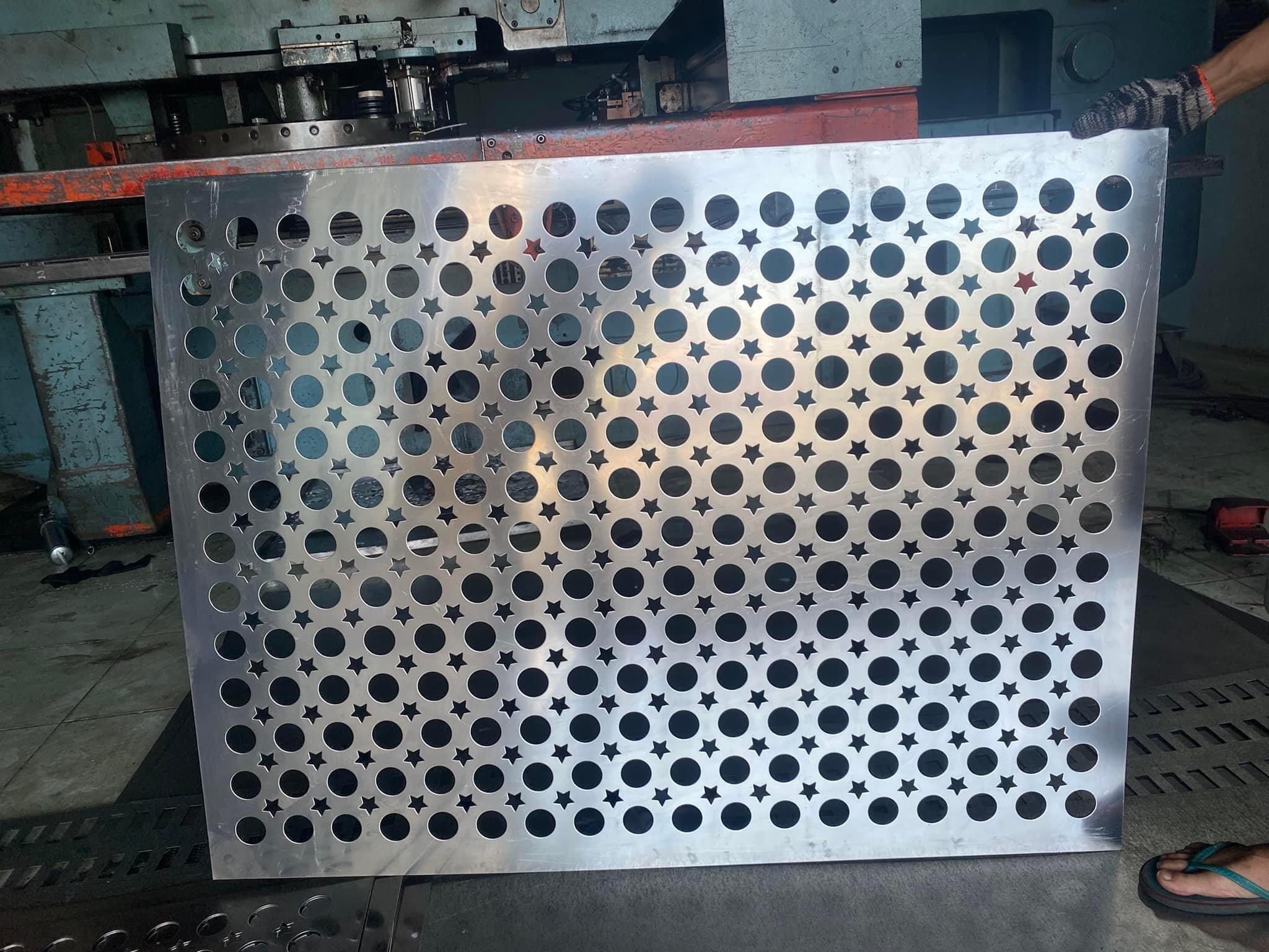 inox đục lỗ inox đục lỗ