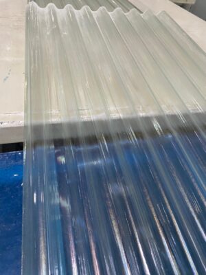 Sản phẩm đạt tiêu chuẩn sản xuất ISO, ASTM và có lớp phủ chống tia UV, đảm bảo tuổi thọ sử dụng lâu dài, không ố vàng, không giòn gãy.