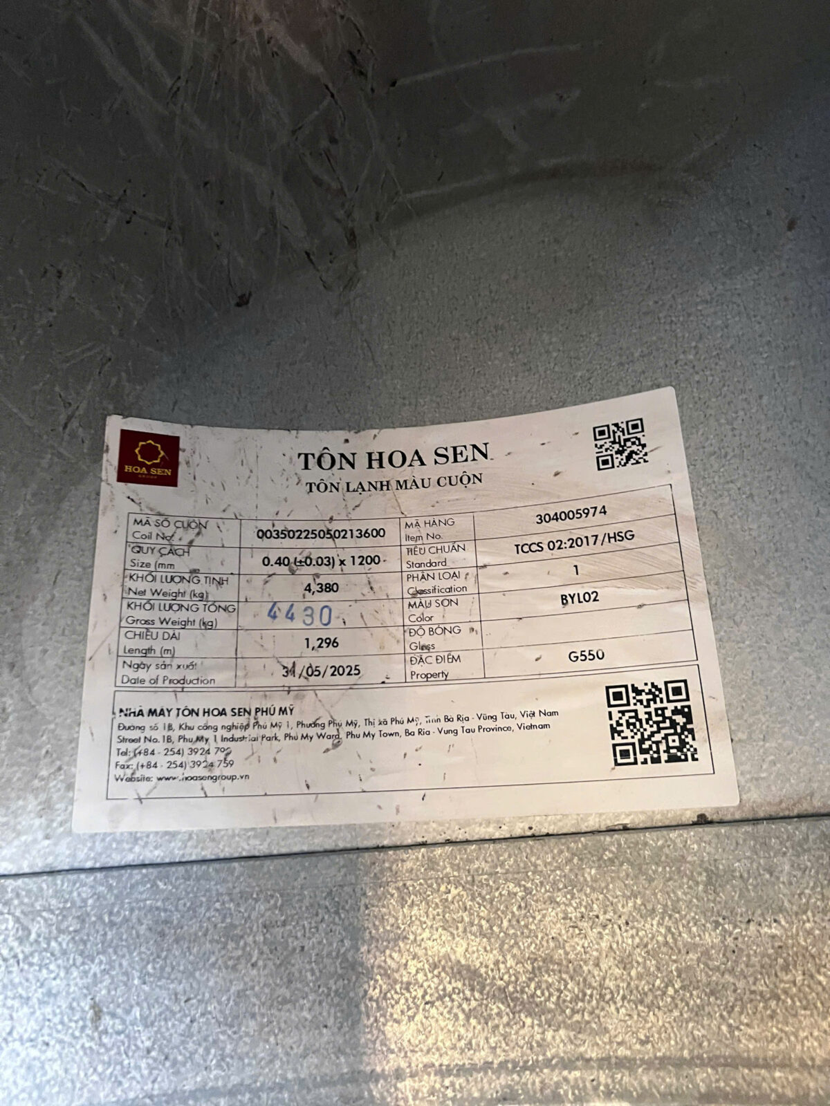 Thông tin của tôn 4 dem Hoa Sen được ghi đầy đủ trên bao bì