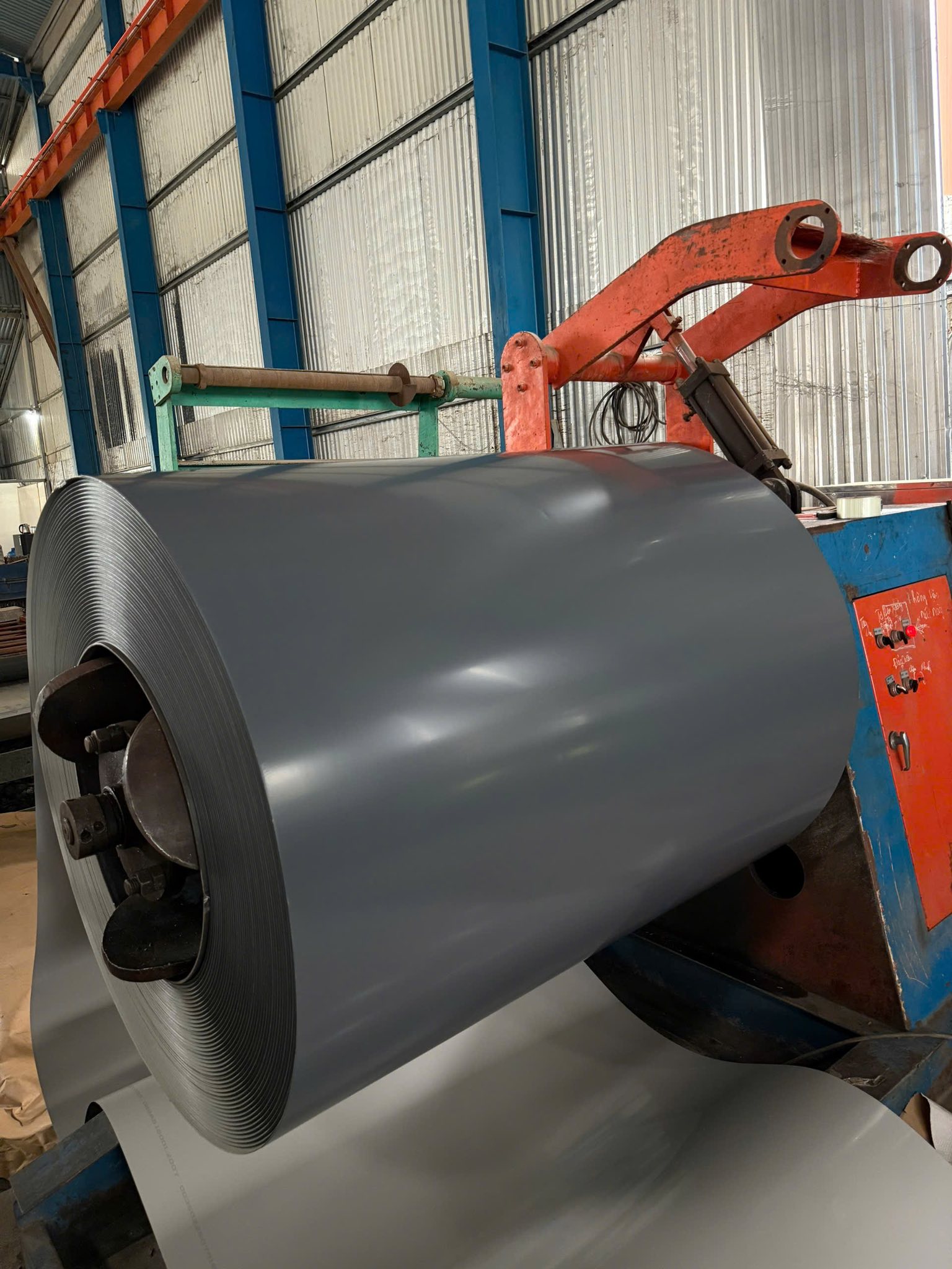 Tôn màu xám lông chuột Tôn màu xám lông chuột