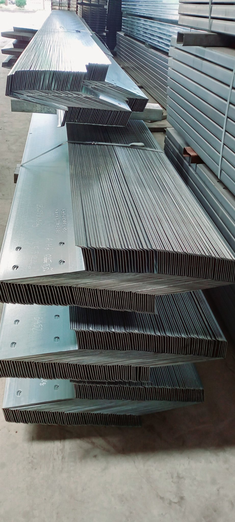 Xà gồ Z200x62x68x1.8mm sở hữu nhiều ưu điểm vượt trội