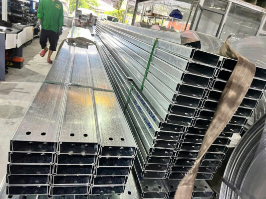 Xà gồ phải có kích thước chính xác, đồng đều và hình dạng chữ C đạt chuẩn
